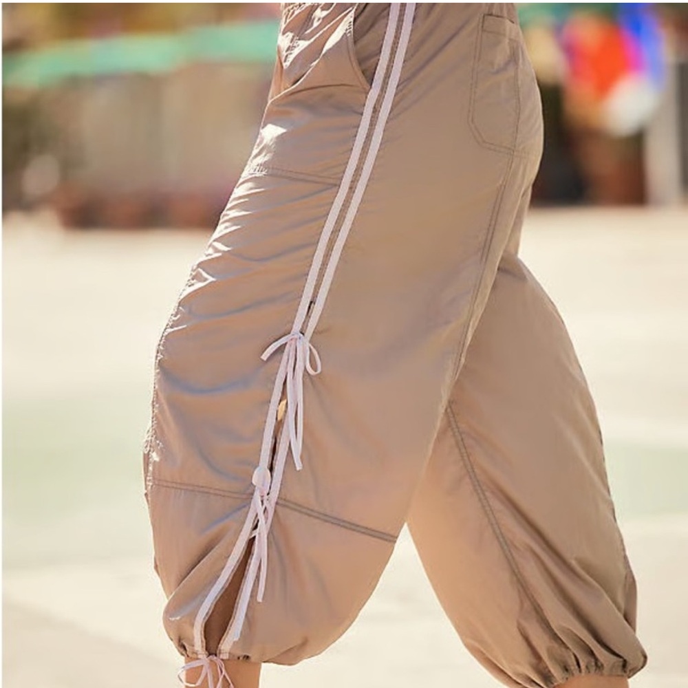 DAILY PRACTICE BY ANTHROPOLOGIE 
Bowline Parachute Pants size XL